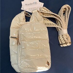 WANDERFULL NWT Cream Colored HydroBag Crossbody Adjustable Strap Beverage Holder